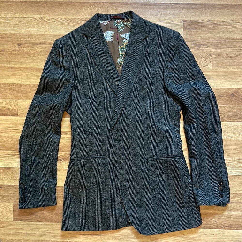 ETRO MILANO men suit jacket. British double vent & magenta collar. Made in Italy